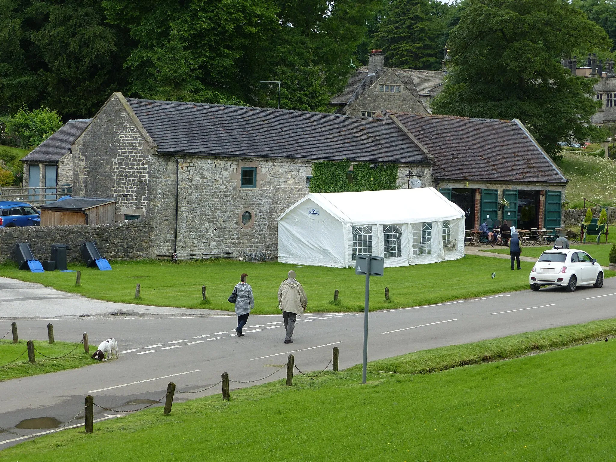 Photo showing: Grade II listed building in Tissington, Derbyshire. Listed as "Barn north east of Old Vicarage". Wikidata has entry Barn north east of Old Vicarage (Q26402994) with data related to this item.