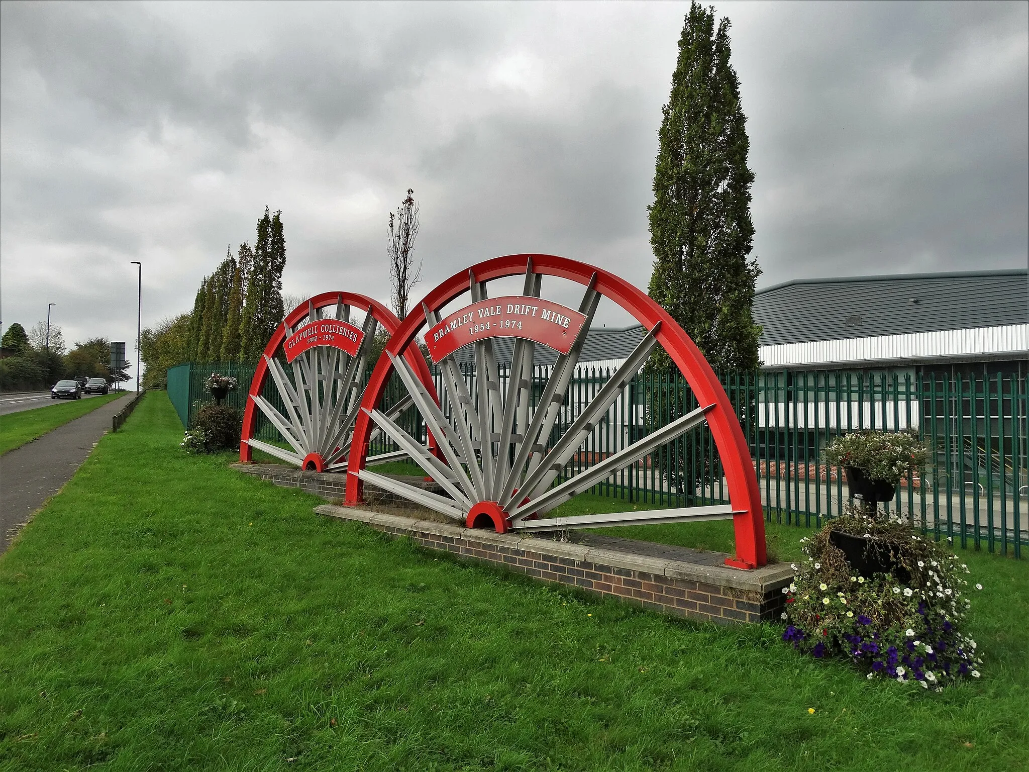 Photo showing: Memorial pit wheels at Bramley Vale