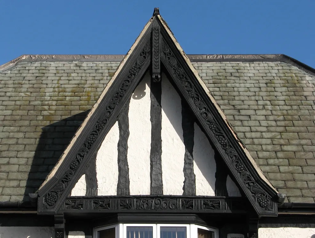 Photo showing: Basford Road: bargeboards of the former Barley Mow