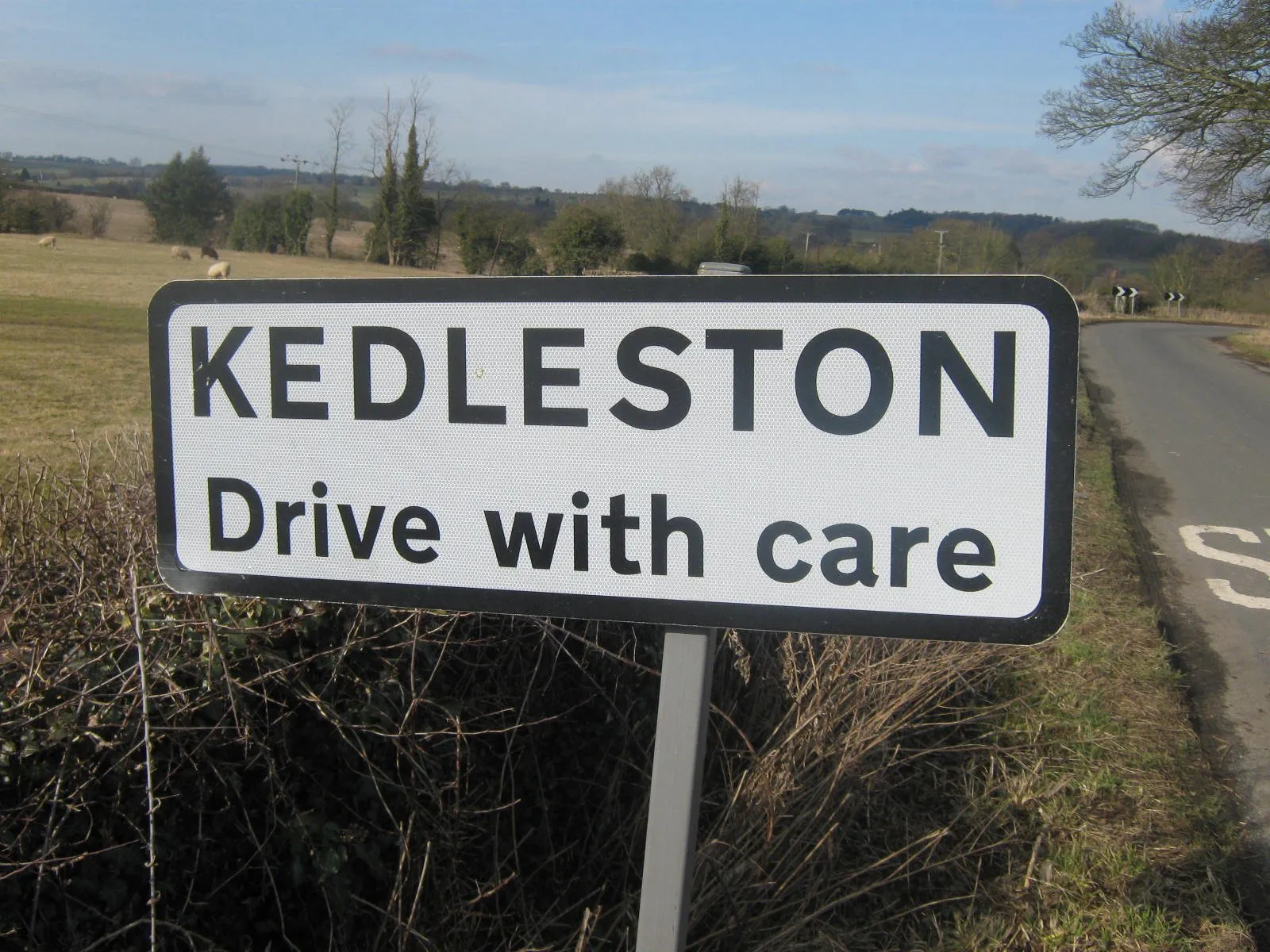 Photo showing: Kedleston village signpost, Lodge Lane,  Derbyshire