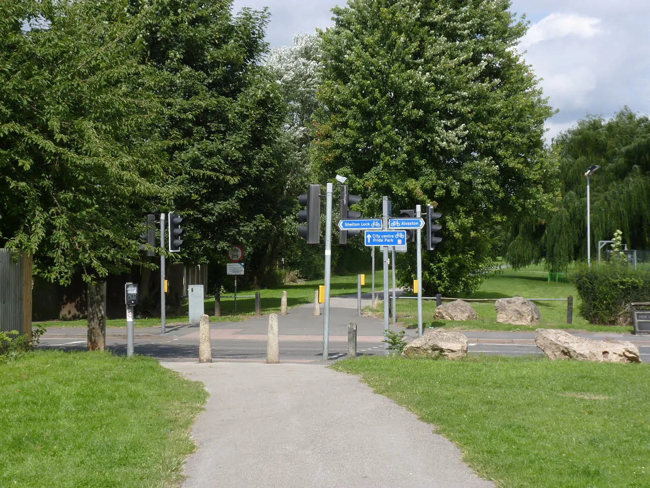 Photo showing: Boulton Lane crossing