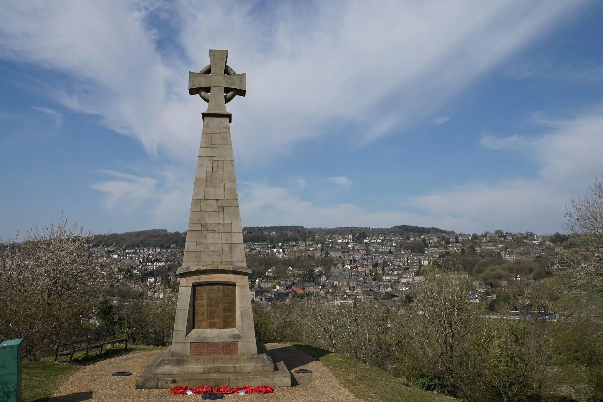 Photo showing: Photograph of Pic Tor War Memorial, Matlock, Derbyshire, England
