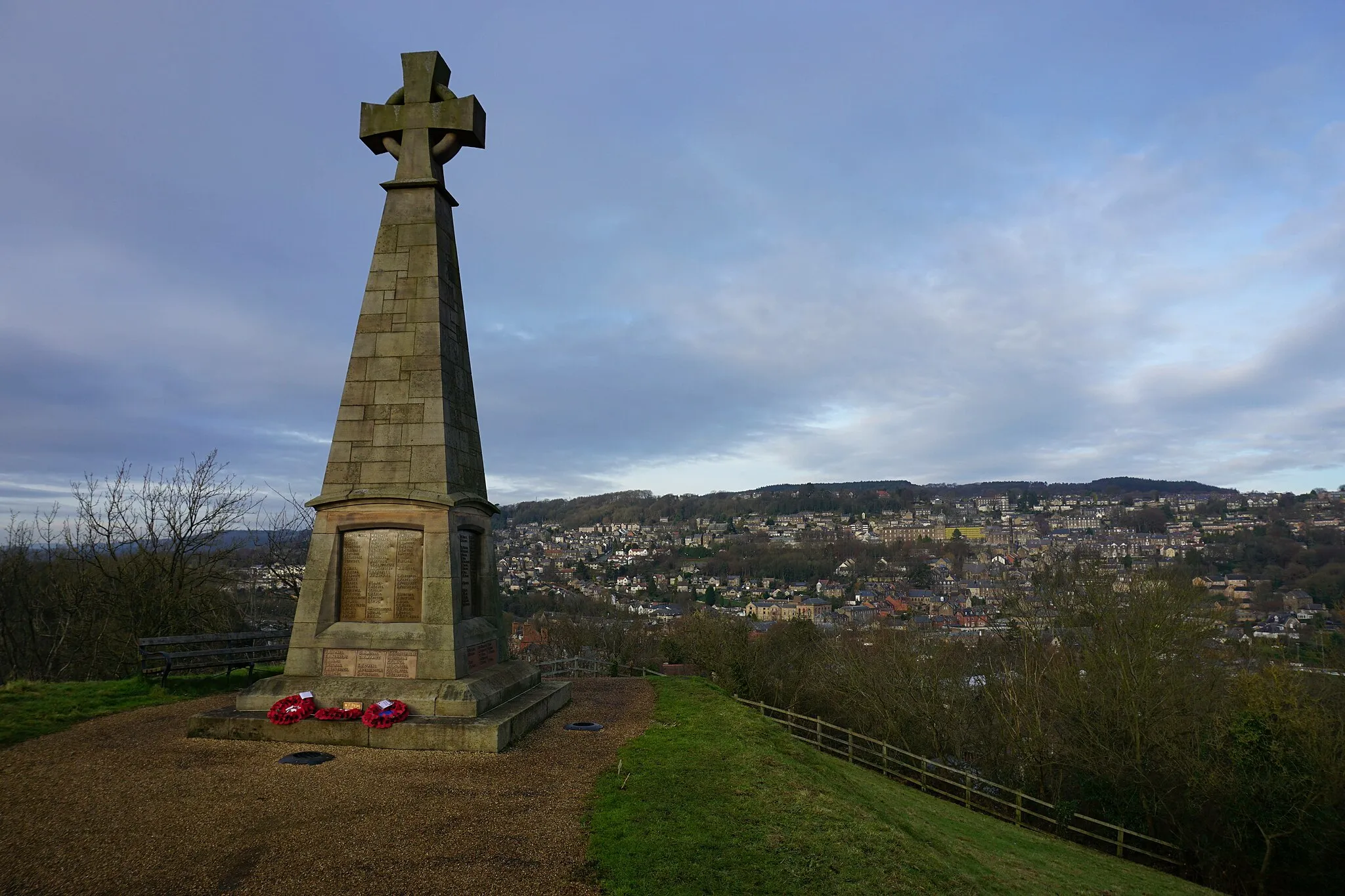 Photo showing: War memorial overlooking Matlock