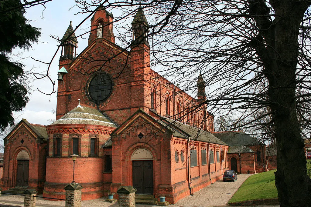 Photo showing: St Paul's, Carlton-in-the-Willows. The church was  designed by W. A. Coombs.
An elderly gentleman who approached me as I started to photograph the building told me that he was just finishing-off a book of the history of the church and that it was built for the 4th Earl of Carnarvon and it sat unfinished for six years after the money ran-out.  This is somewhat confirmed by its listing (Grade II) description which dates it as 1885 and 1891.

A plaque on the outside of the chancel confirms the patronage 1738840.