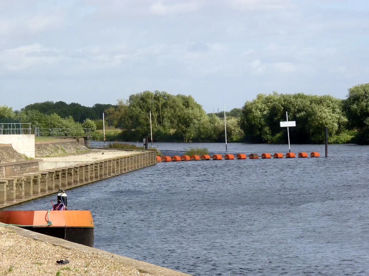 Photo showing: Averham Weir