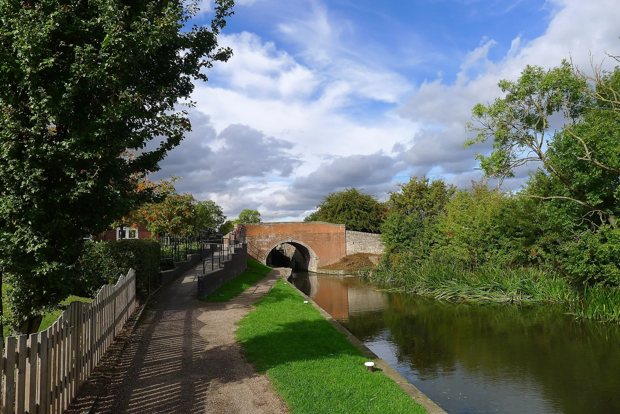 Photo showing: Approaching Bridge 41 (Highground Bridge) on the Chesterfield Canal