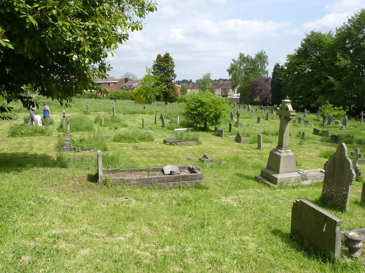Photo showing: St John's Churchyard, Horninglow