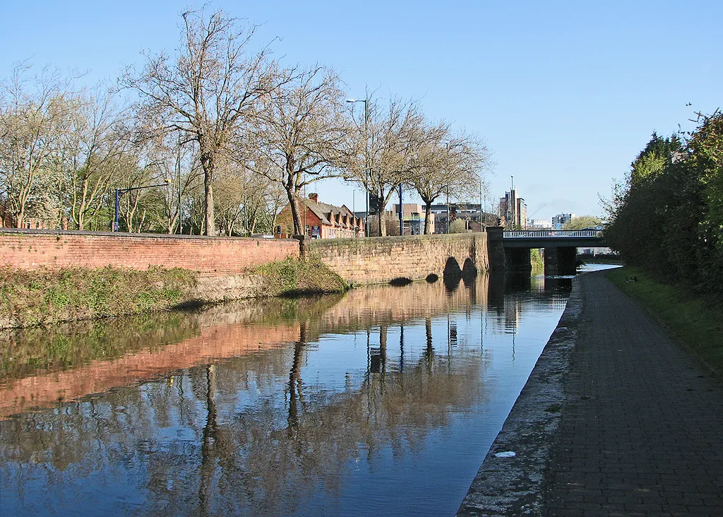 Photo showing: A May morning by the Nottingham Canal