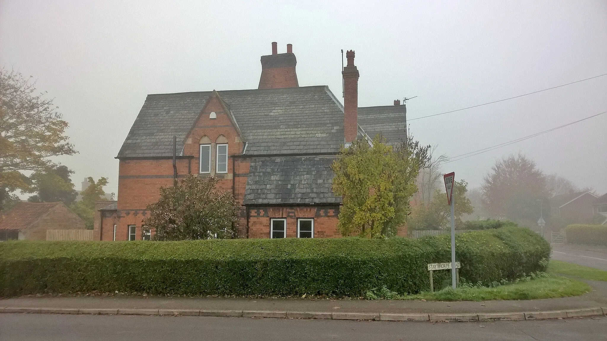 Photo showing: House at corner of Staythorpe Road and Pinfold Lane, Averham