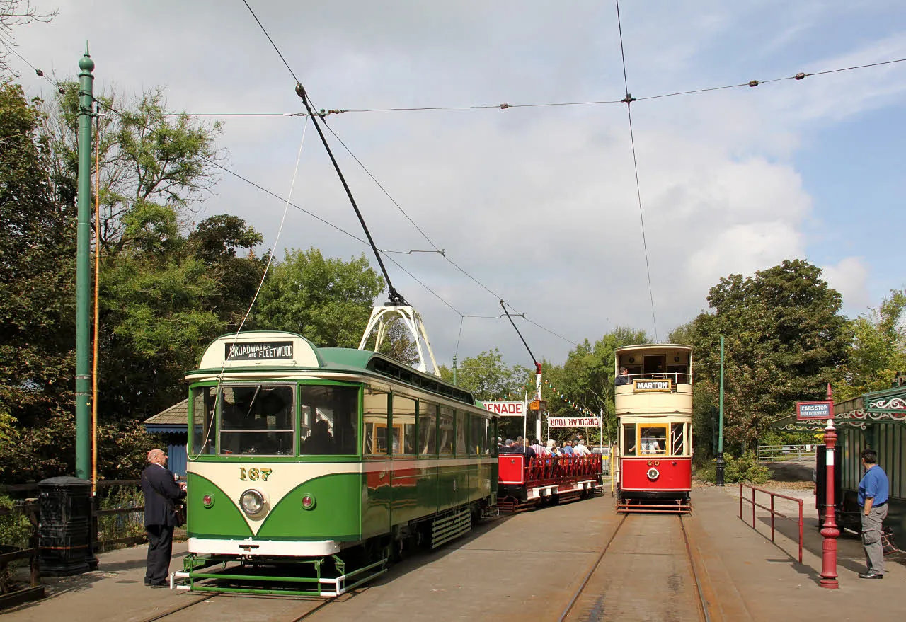 Photo showing: Blackpool trams in service at Wakebridge before the cavalcade