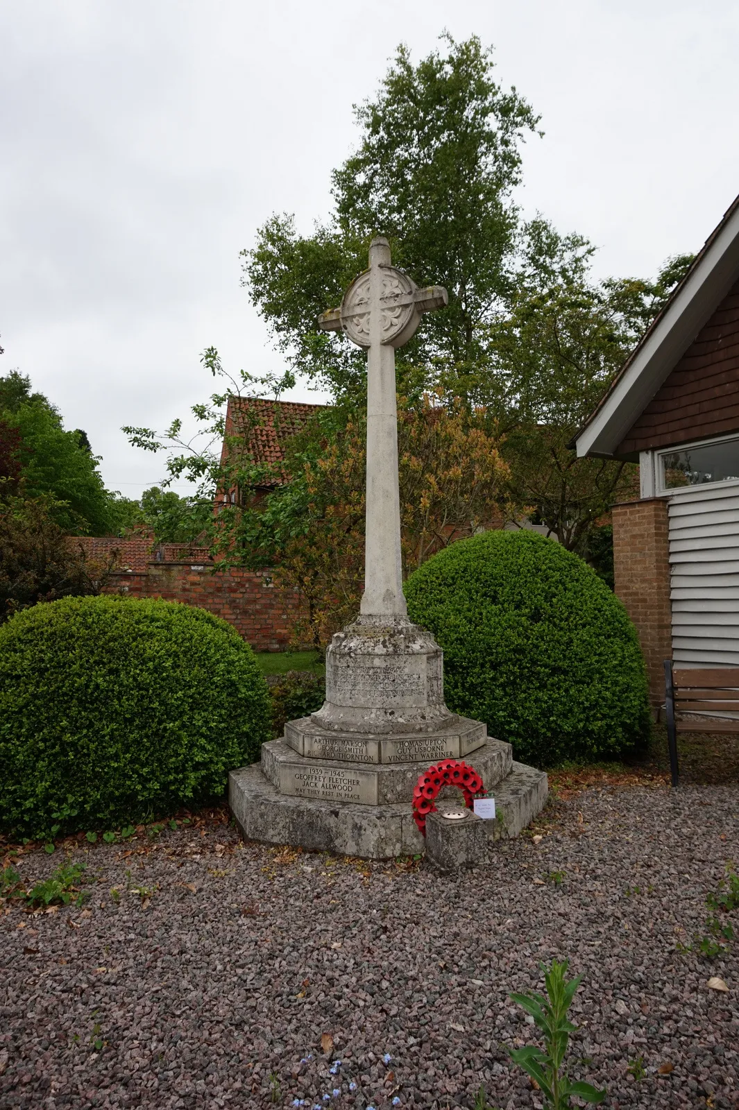 Photo showing: War Memorial, Thurgarton