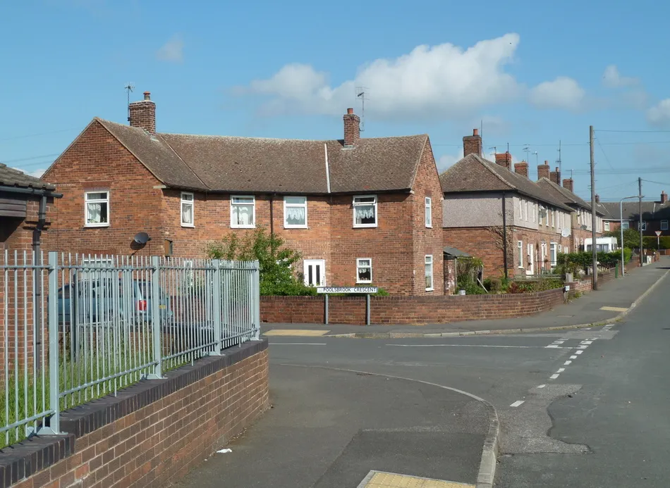 Photo showing: Residential street in Poolsbrook