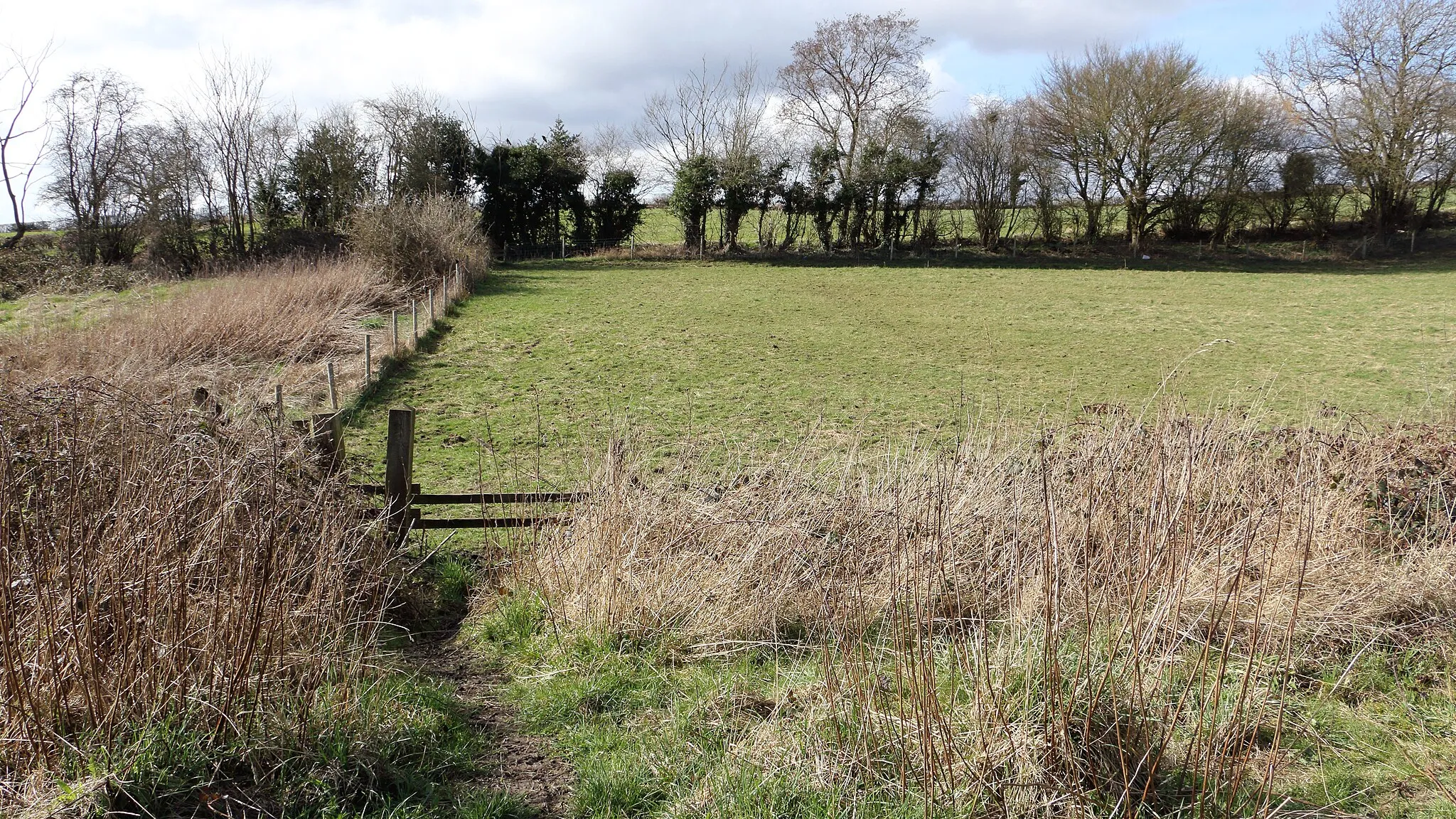 Photo showing: A very short footpath