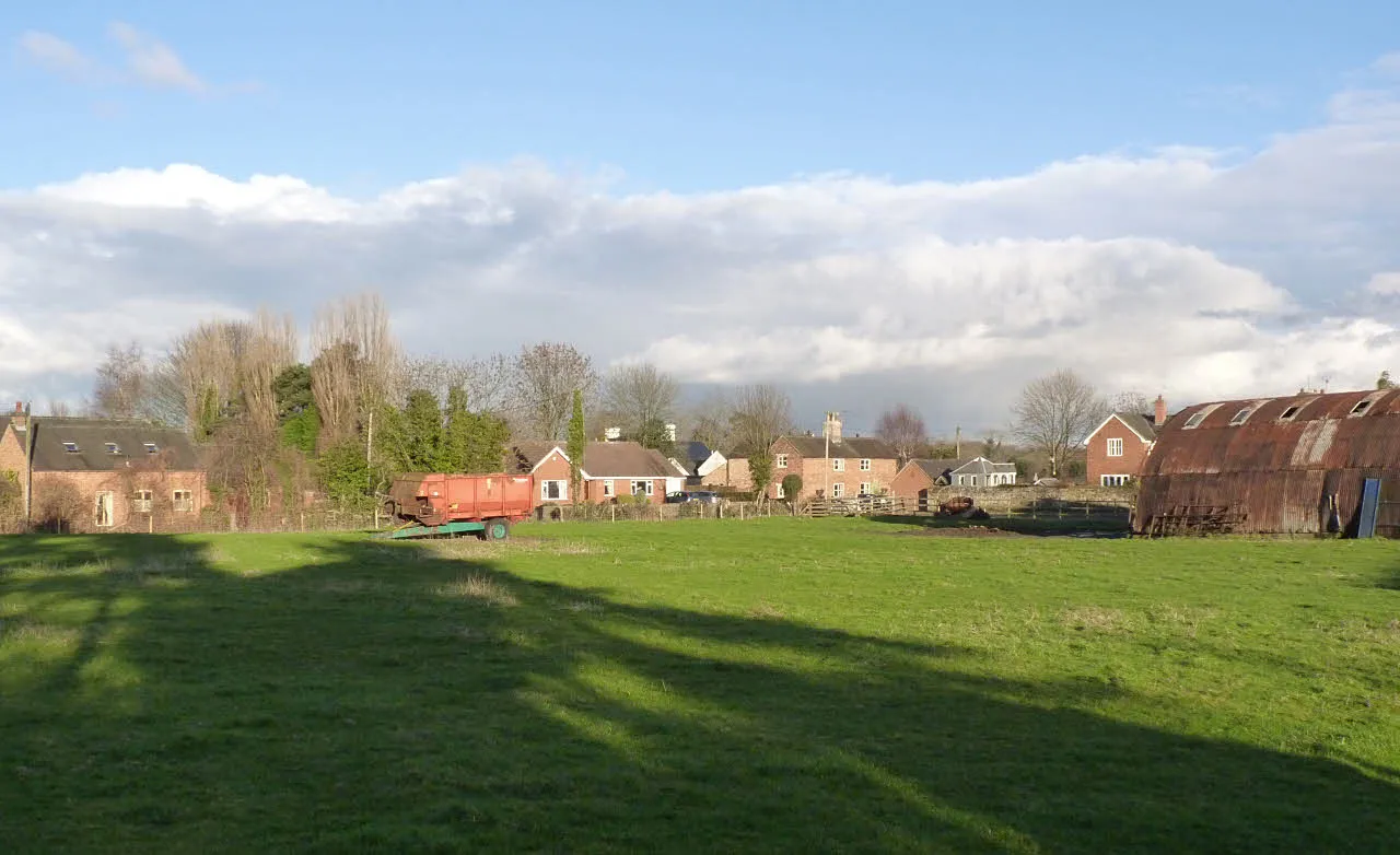 Photo showing: Paddock at Peartree Farm
