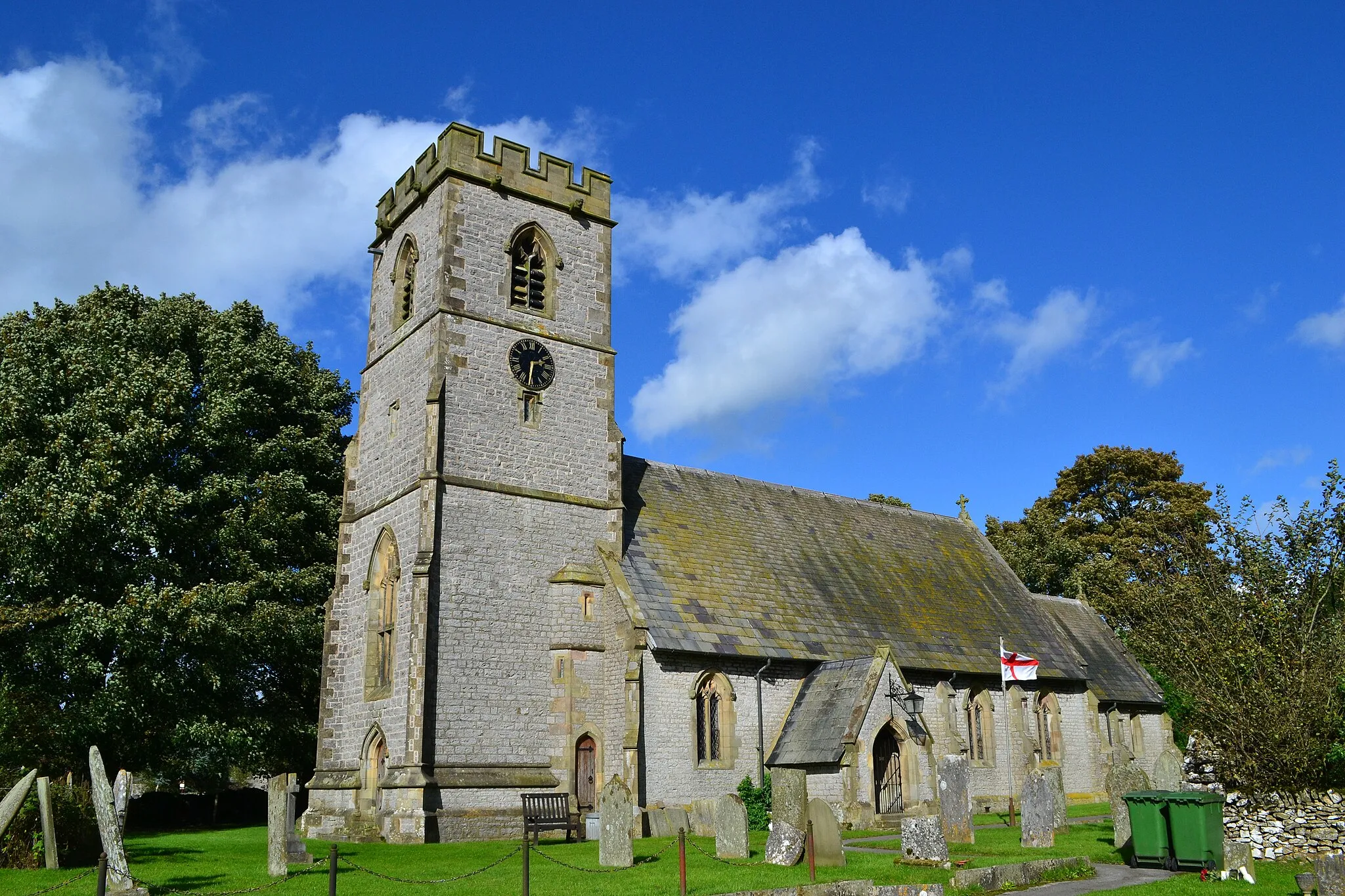 Photo showing: St Thomas' parish church, Biggin by Hartington, Derbyshire, seen from the south