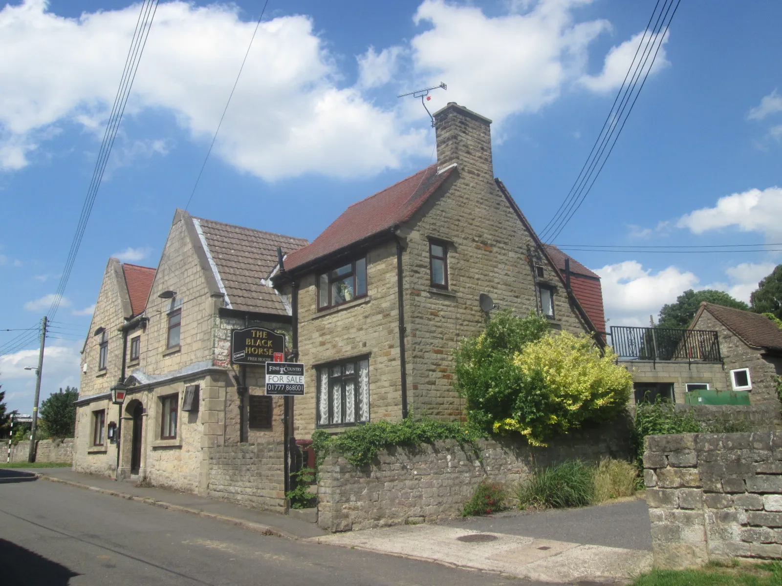 Photo showing: The Black Horse at Whaley