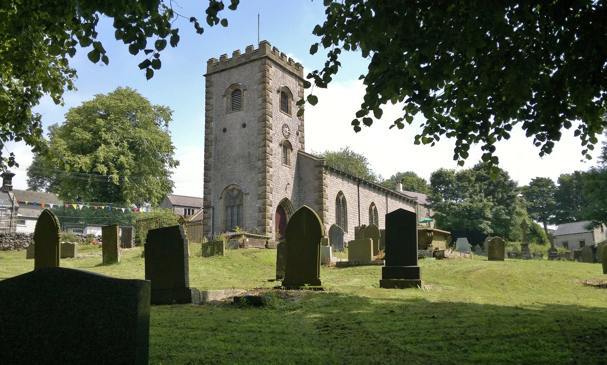 Photo showing: St Michael & All Angels church, Earl Sterndale