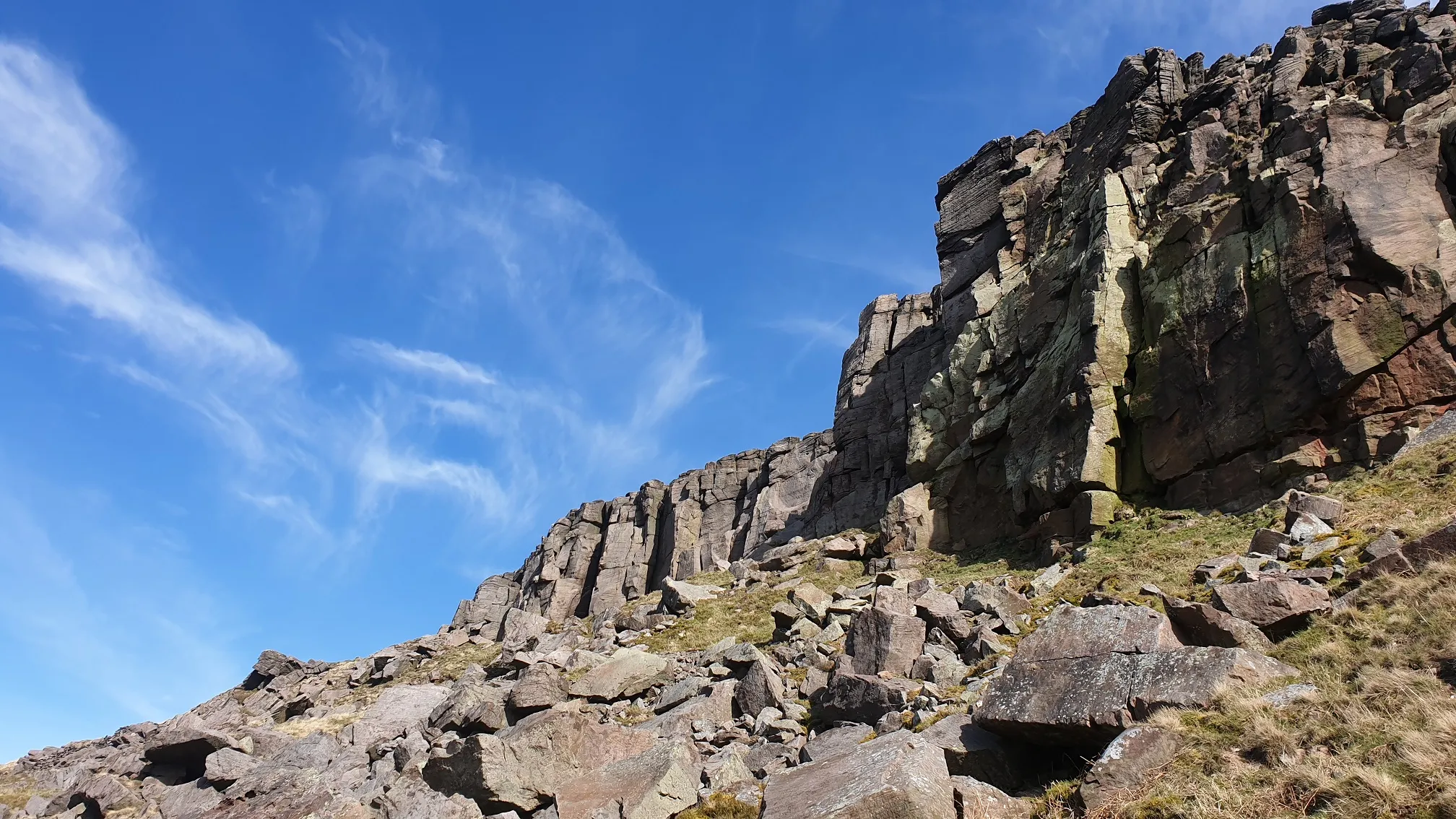 Photo showing: Castle Naze Crags on Combs Moss