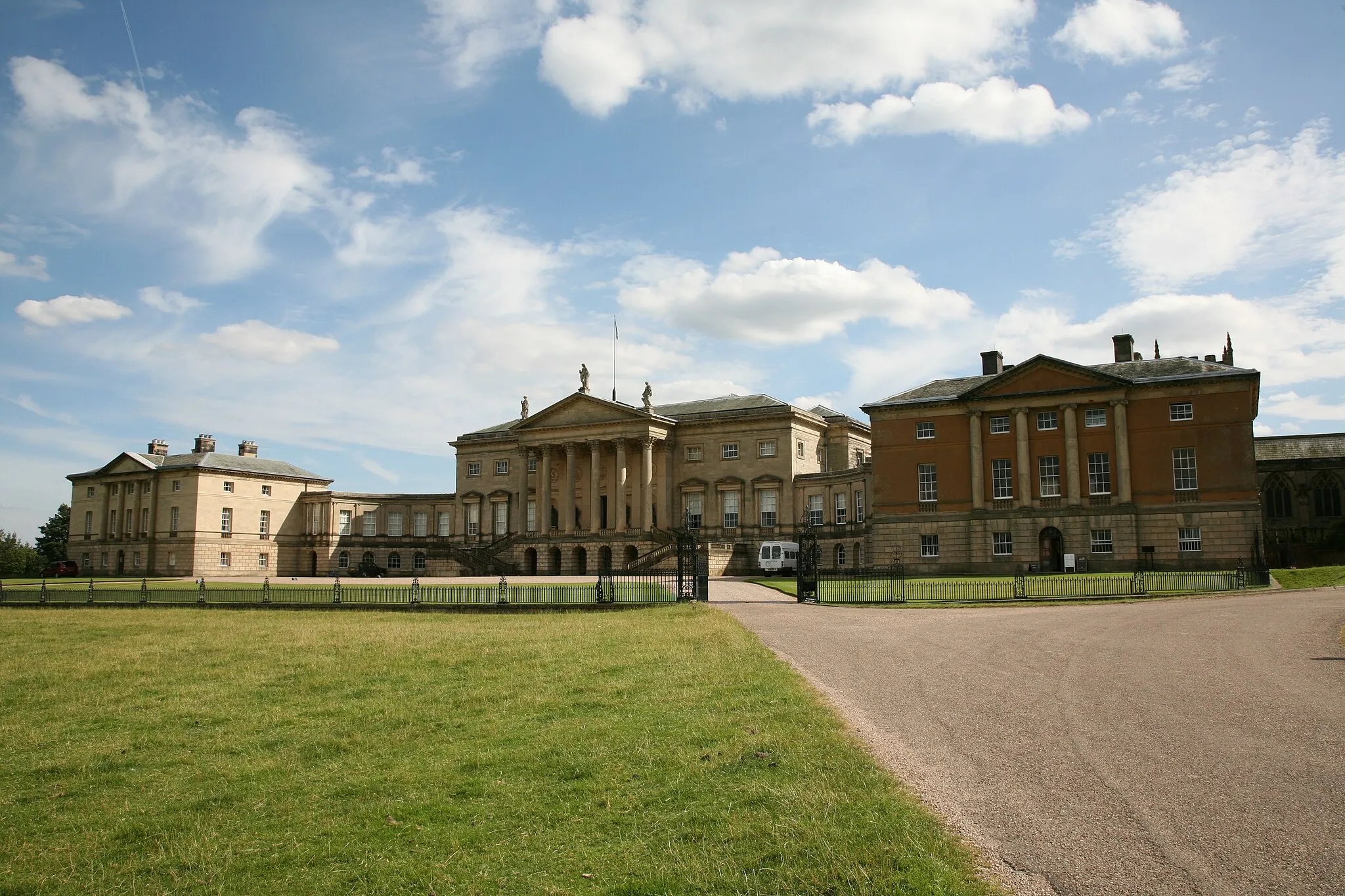 Photo showing: Kedleston Hall in Derbyshire. The house designed by James Paine, Matthew Brettingham and finished by Robert Adam. The Palladian north front.