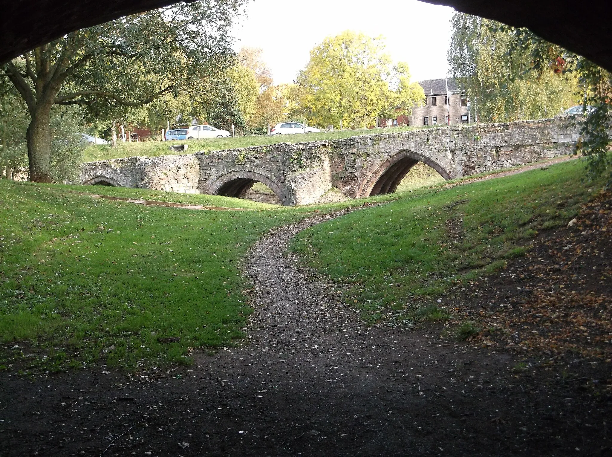 Photo showing: Arches of Exeter's mediaeval Exe Bridge