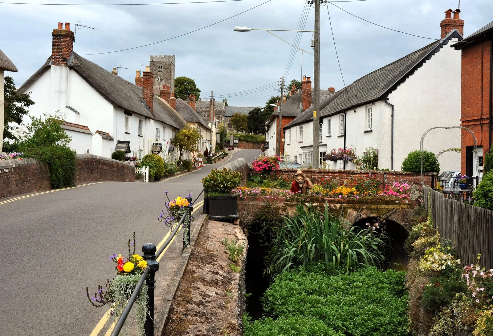 Photo showing: The village of East Budleigh, Devon, England. Looking up High Street towards the church, summer 2010.