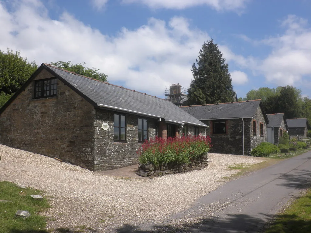 Photo showing: Self-catering cottages at Draydon Farm