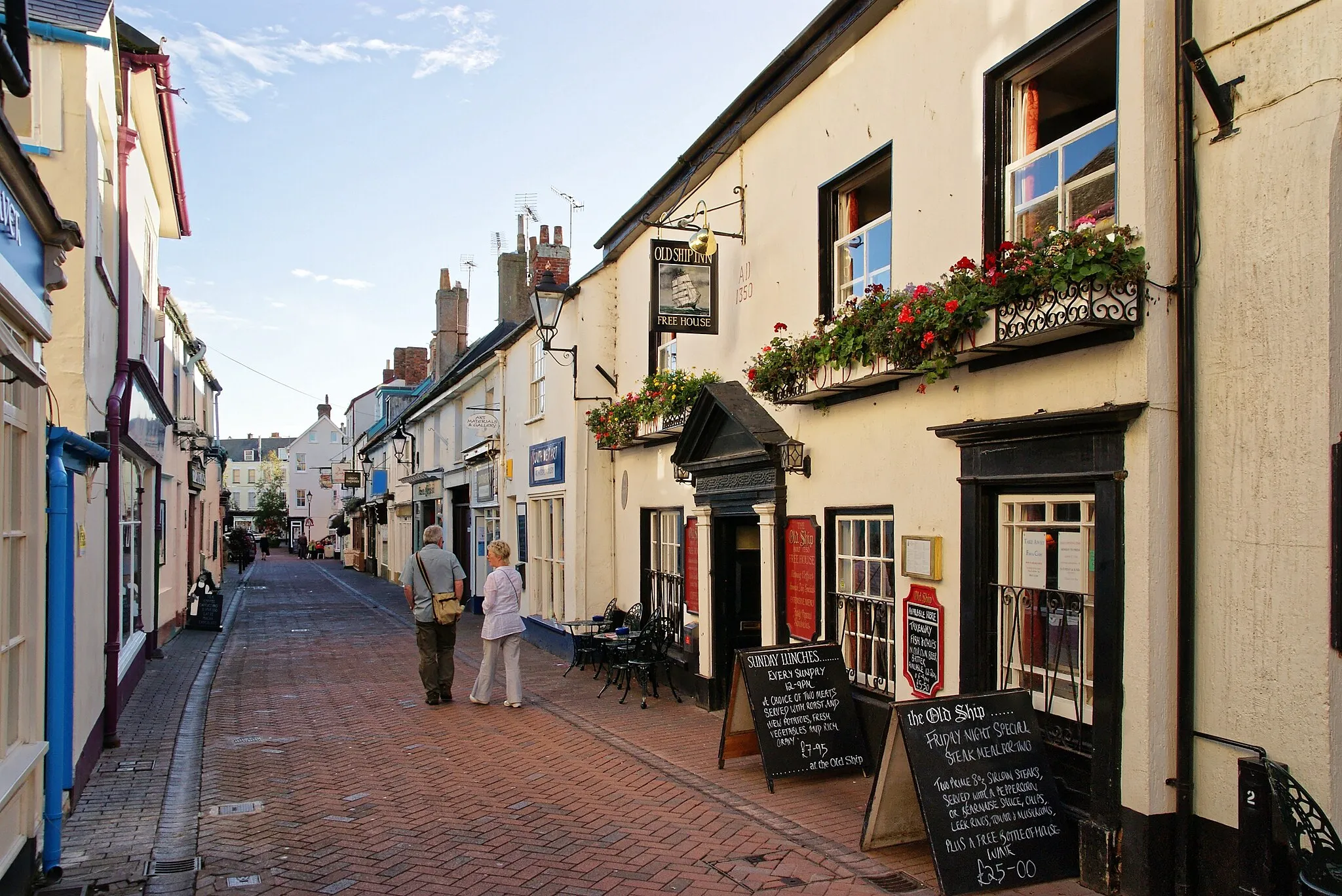 Photo showing: Pedestrian Zone of Sidmouth - Devon - UK (Old Fore Street)