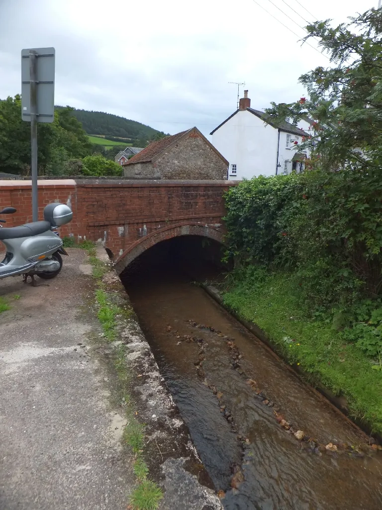 Photo showing: Bridge over Beacon Goyle