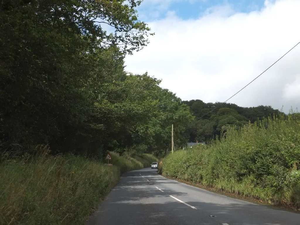 Photo showing: A373 on the slope of Hembury Fort