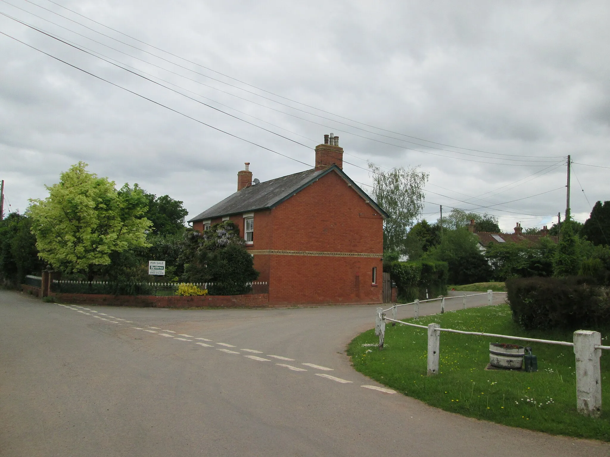 Photo showing: A  road  junction  in  Kerswell