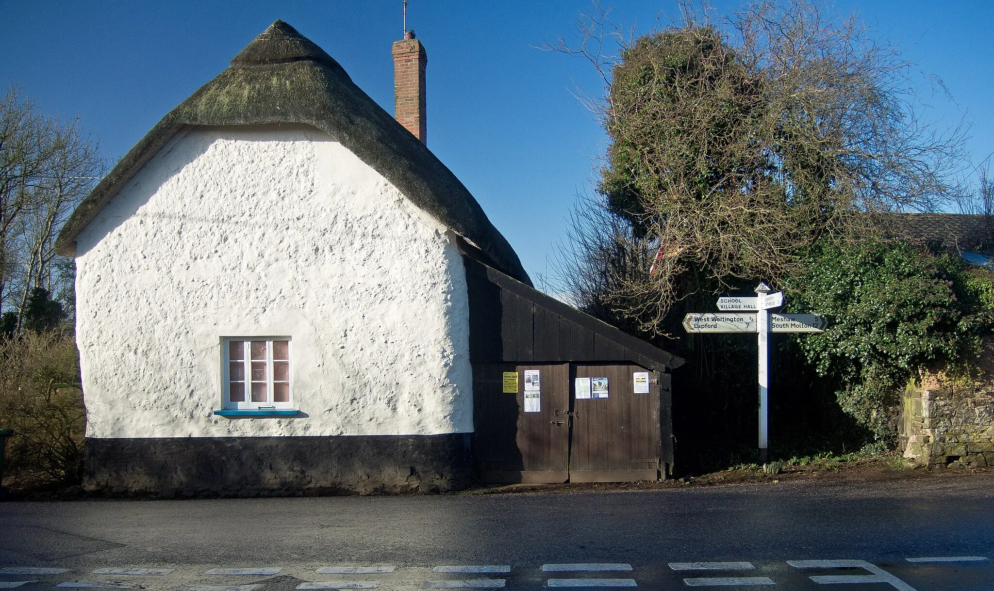 Photo showing: East Worlington Cross