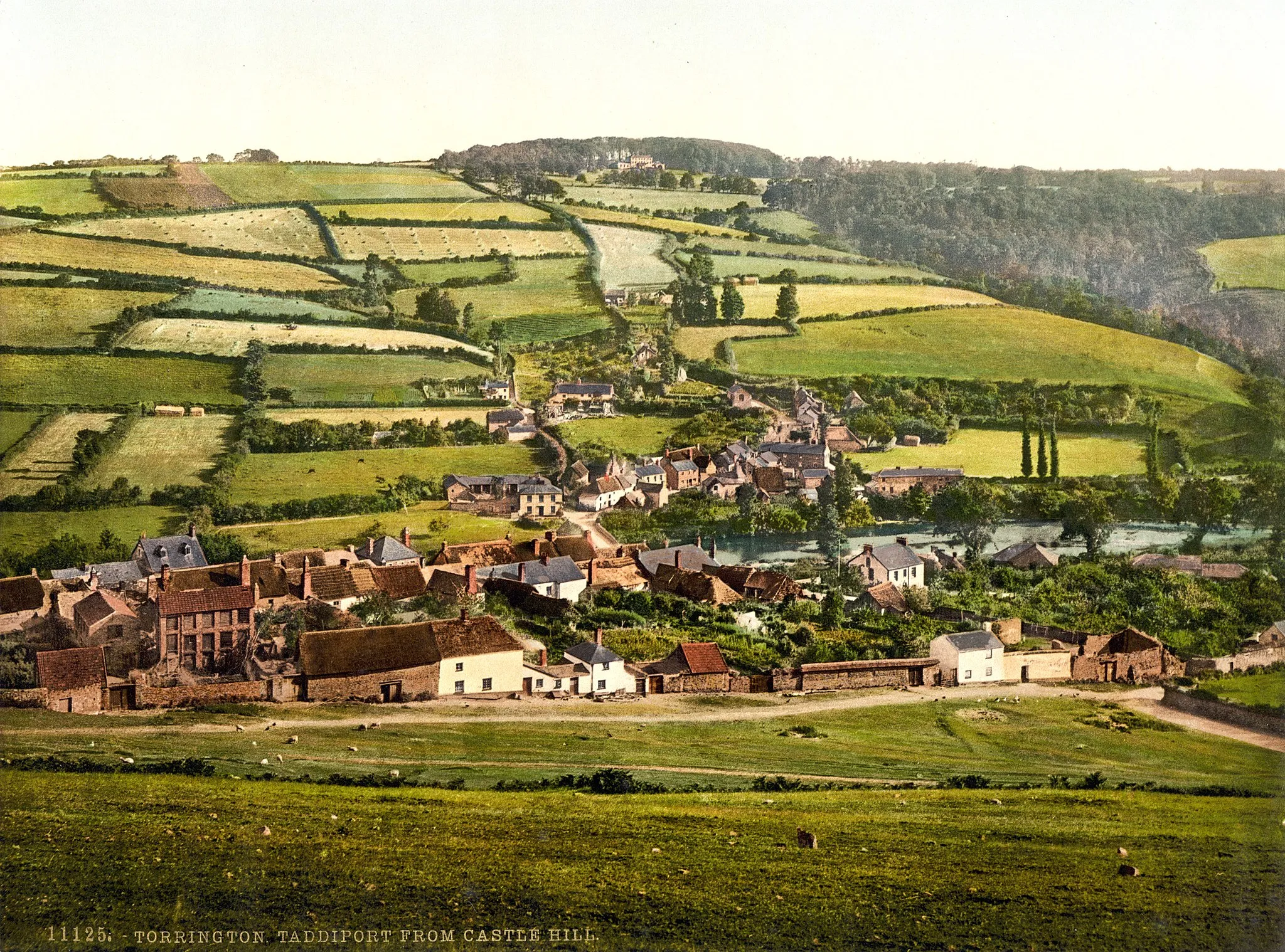 Photo showing: Taddiport from Castle Hill, Torrington, Devon, England