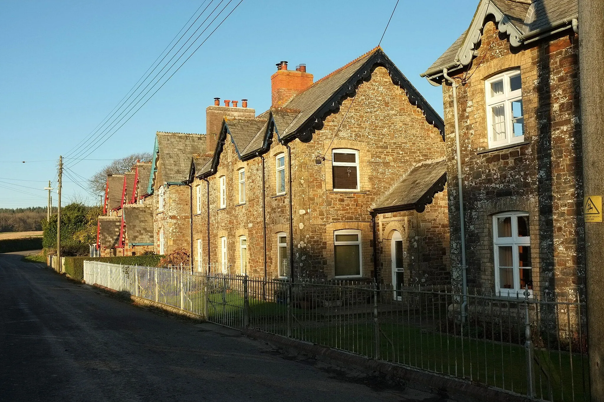 Photo showing: Listed houses, St Giles in The Wood