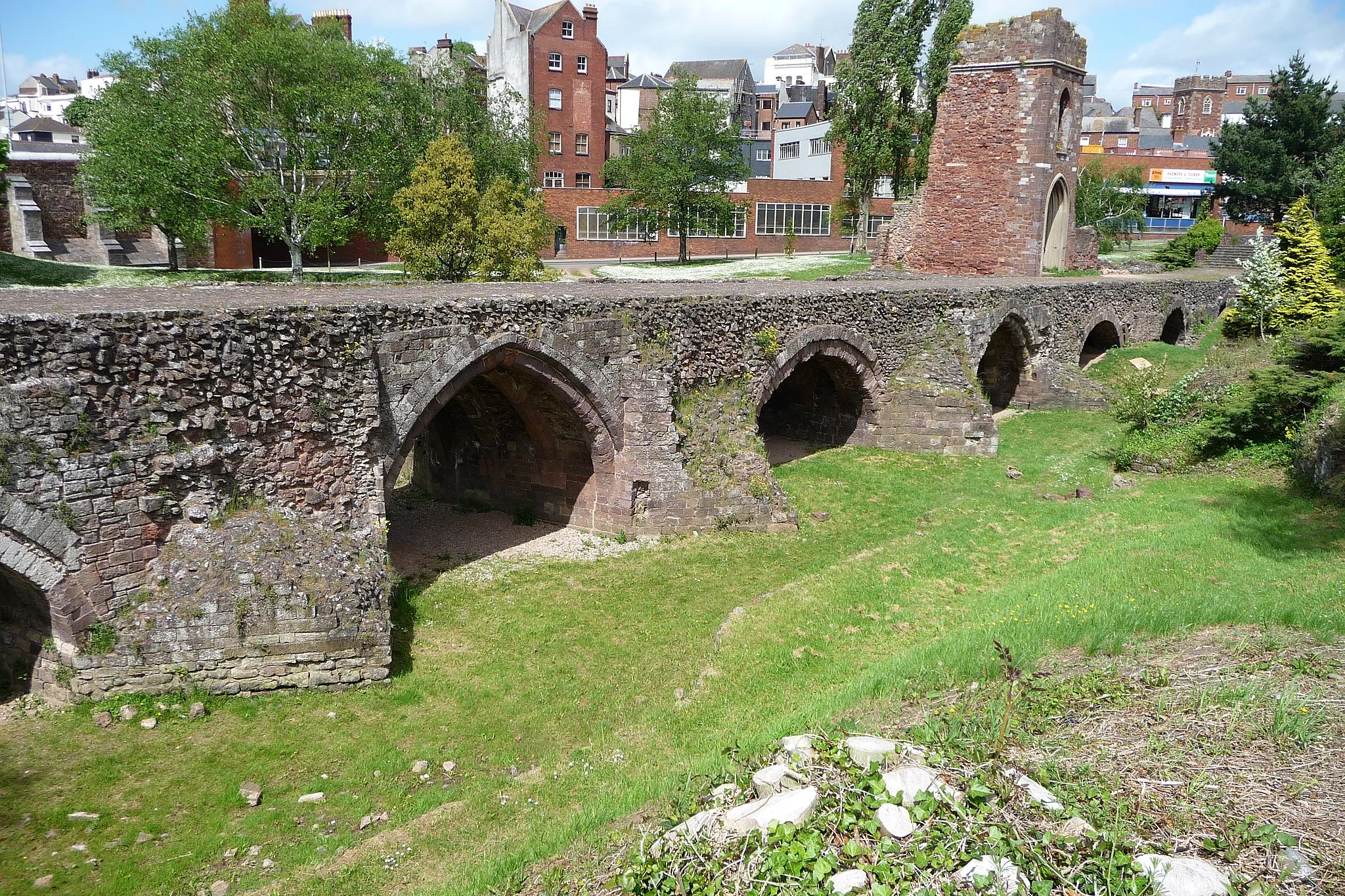 Photo showing: Remains of medieval Exe bridge, Exeter