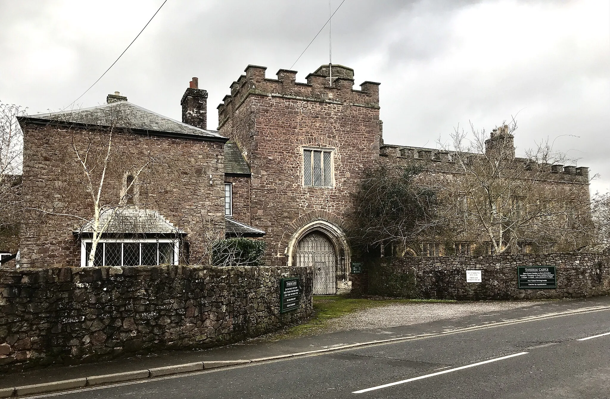Photo showing: Tiverton Castle in Tiverton in Devon in 2021