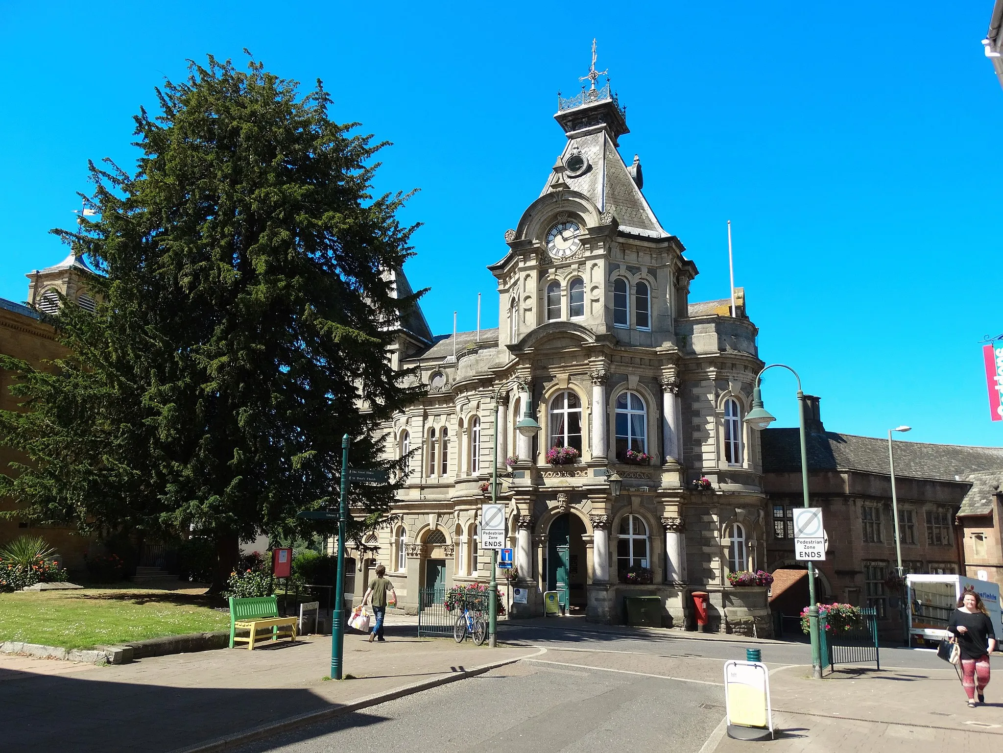 Photo showing: The Town Hall, Tiverton