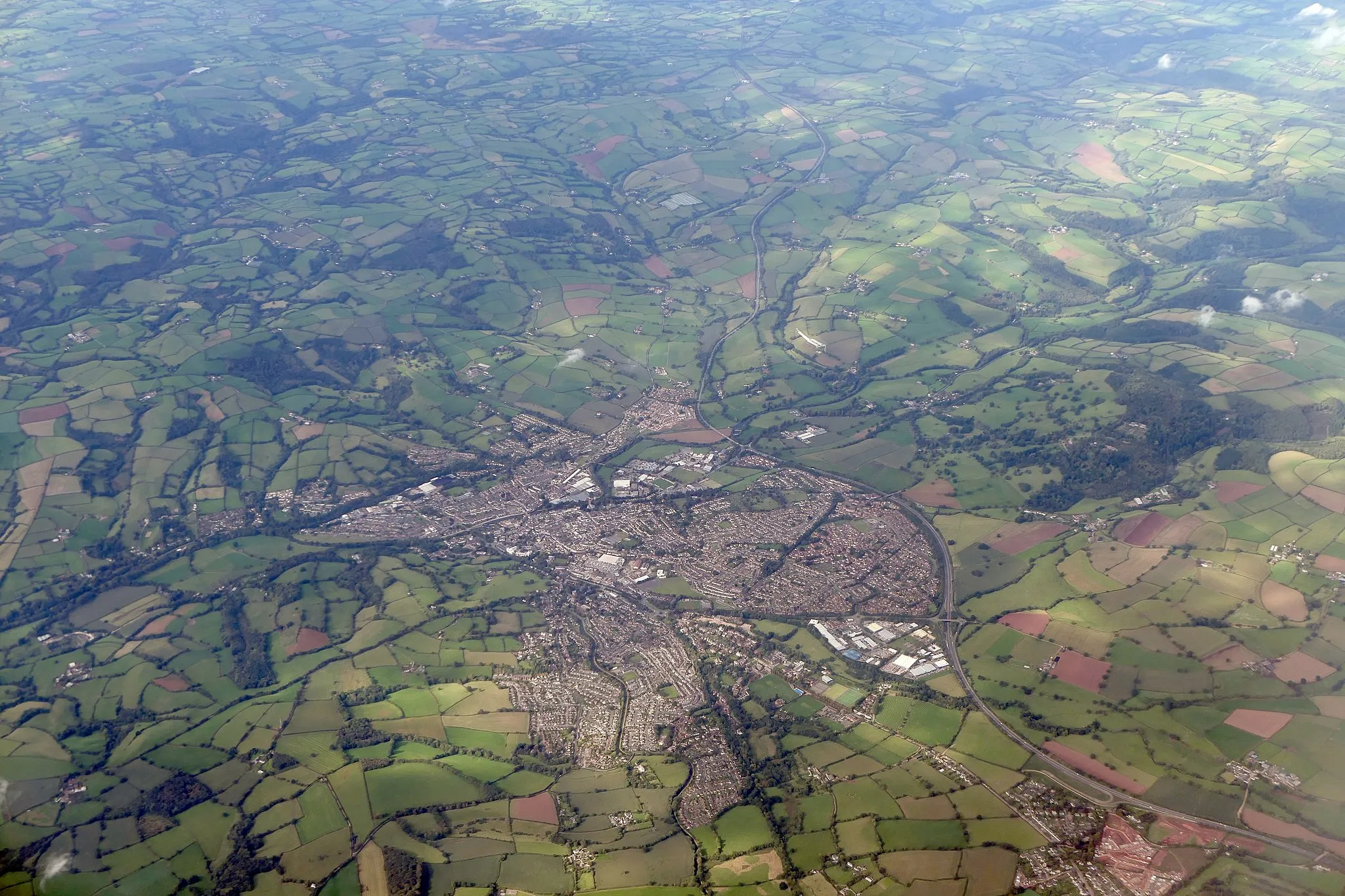 Photo showing: An aerial view of Tiverton, England.