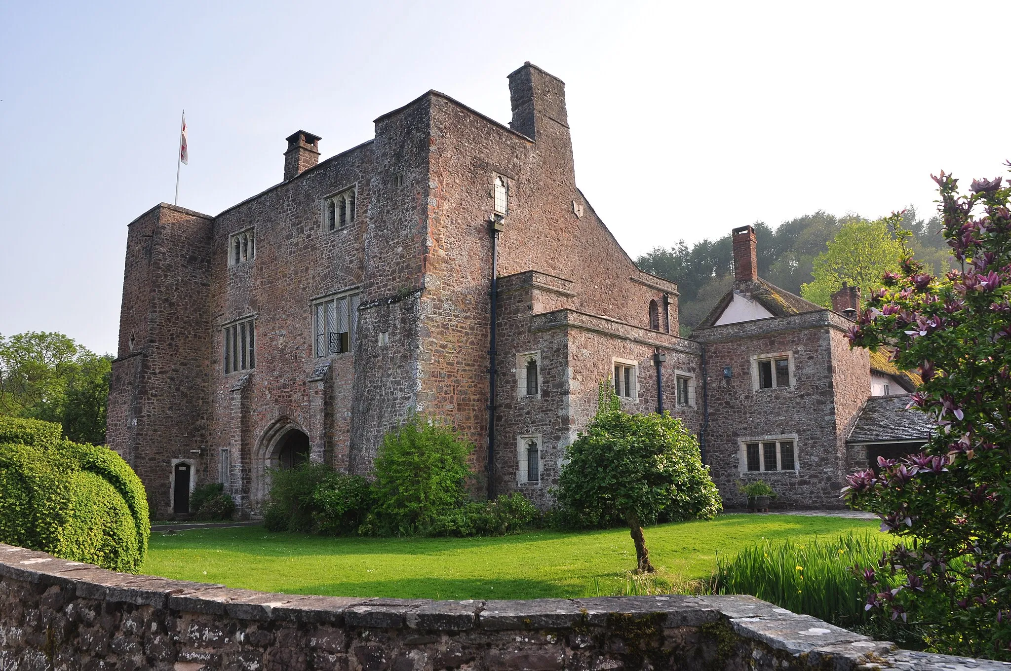 Photo showing: Bickleigh : Bickleigh Castle Gatehouse