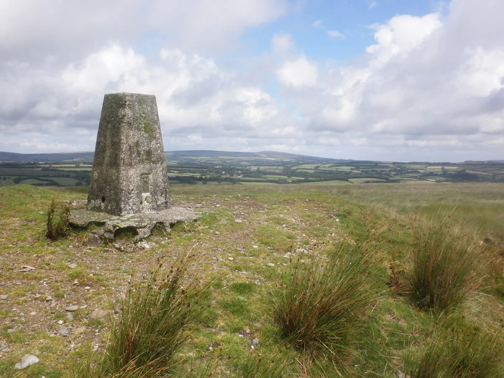 Photo showing: Brightworthy Barrows