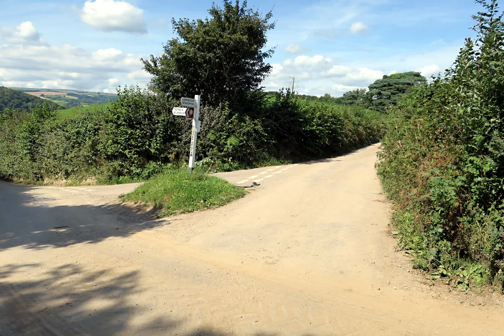 Photo showing: Green Lane Meets the Ridgetop Road