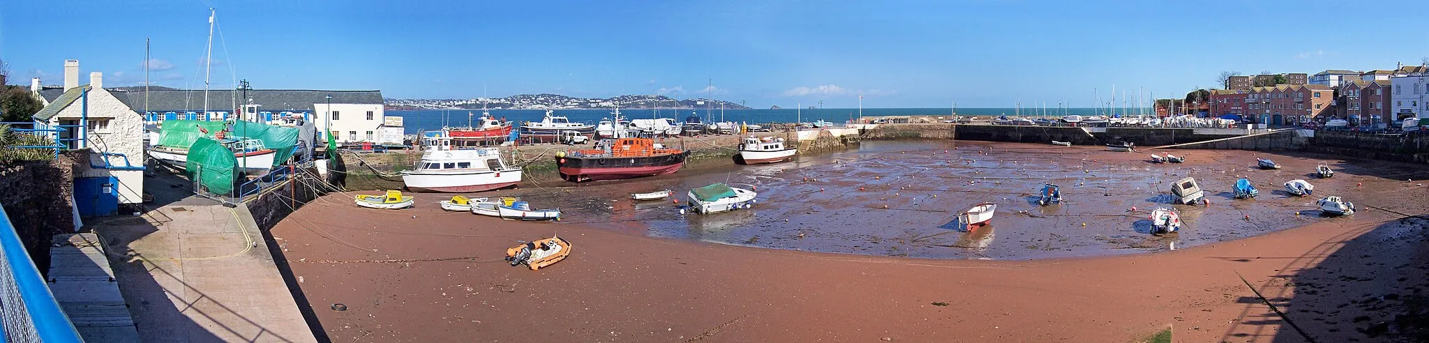 Photo showing: Panoramic photo of en:Paignton harbour in en:Devon.