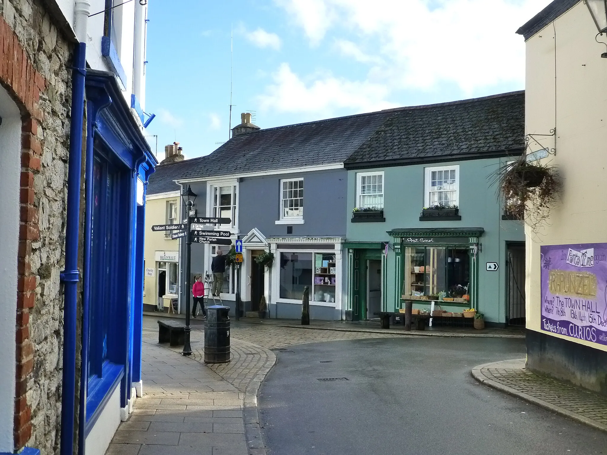 Photo showing: Junction of Chapel Street, Fore Street and Plymouth Road, Buckfastleigh