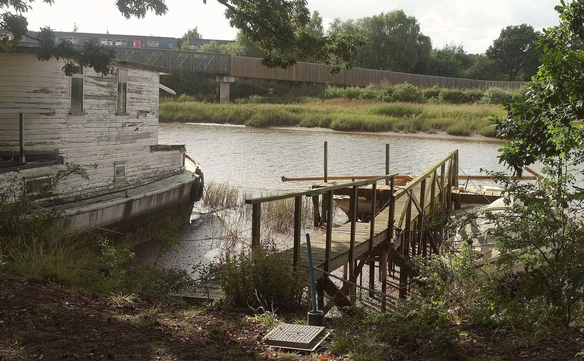 Photo showing: Boat and jetty, River Clyst
