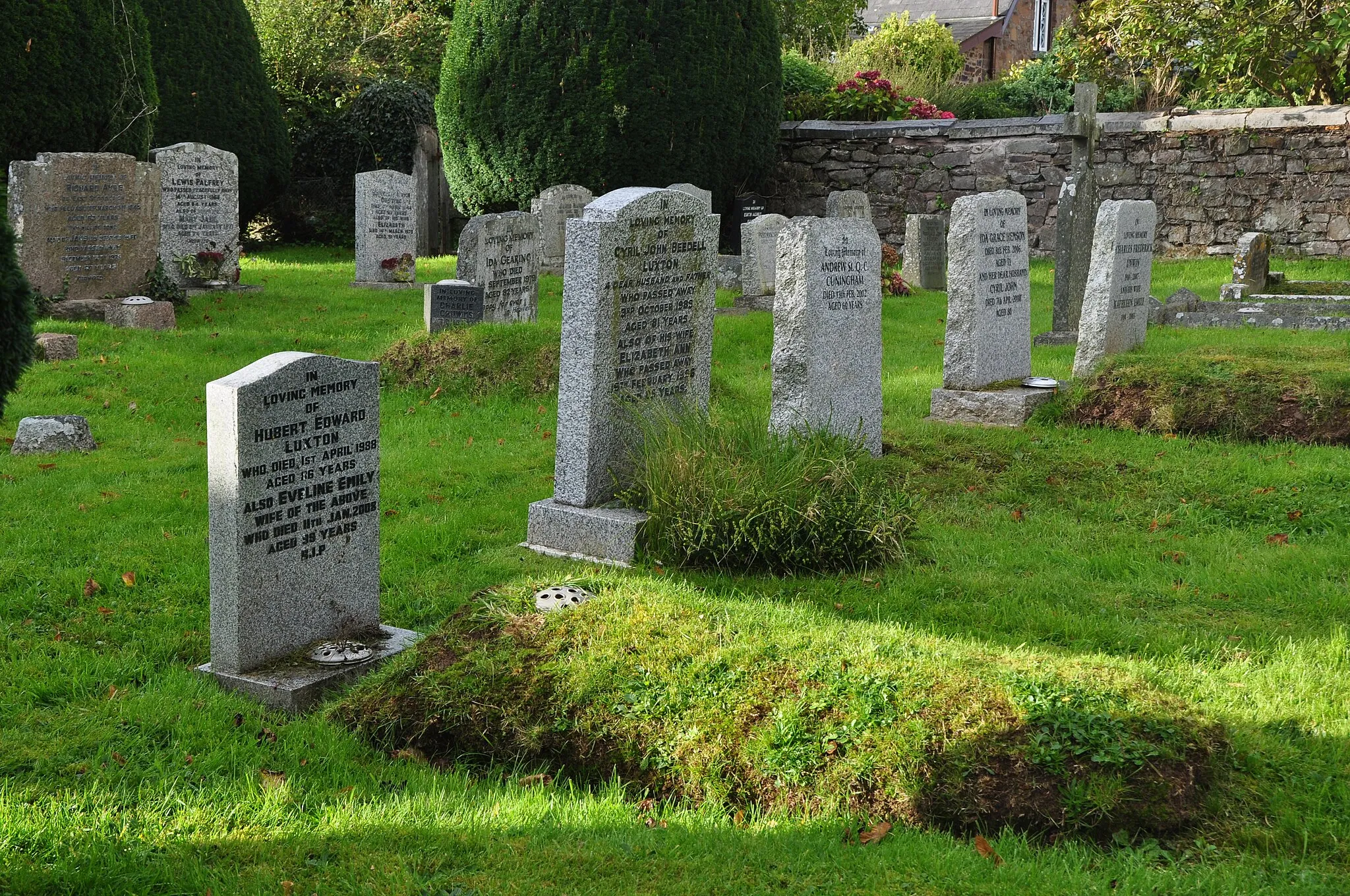 Photo showing: Stoodleigh : St Margaret Churchyard