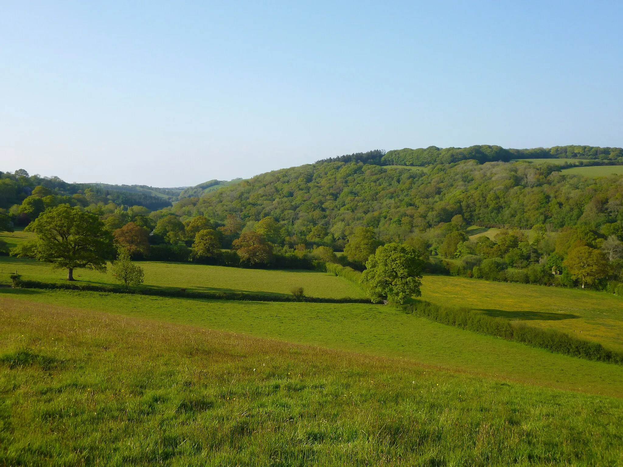 Photo showing: Across the Avon Valley