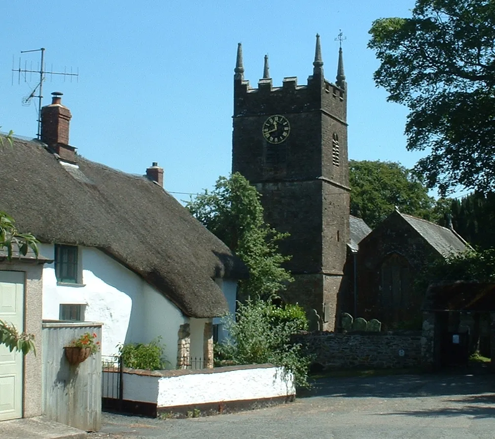Photo showing: Church and thatched cottage in Northlew, Devon