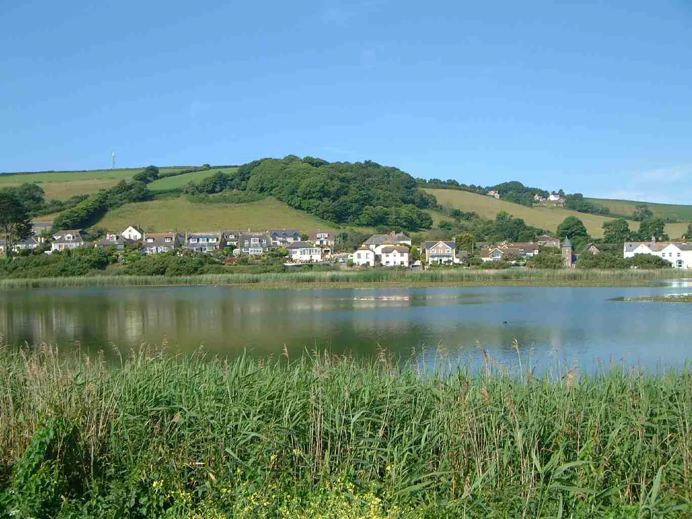 Photo showing: The "inland" part of Torcross seen from across Slapton Ley.
Personal photograph taken by Mick Knapton on June 30th 2006