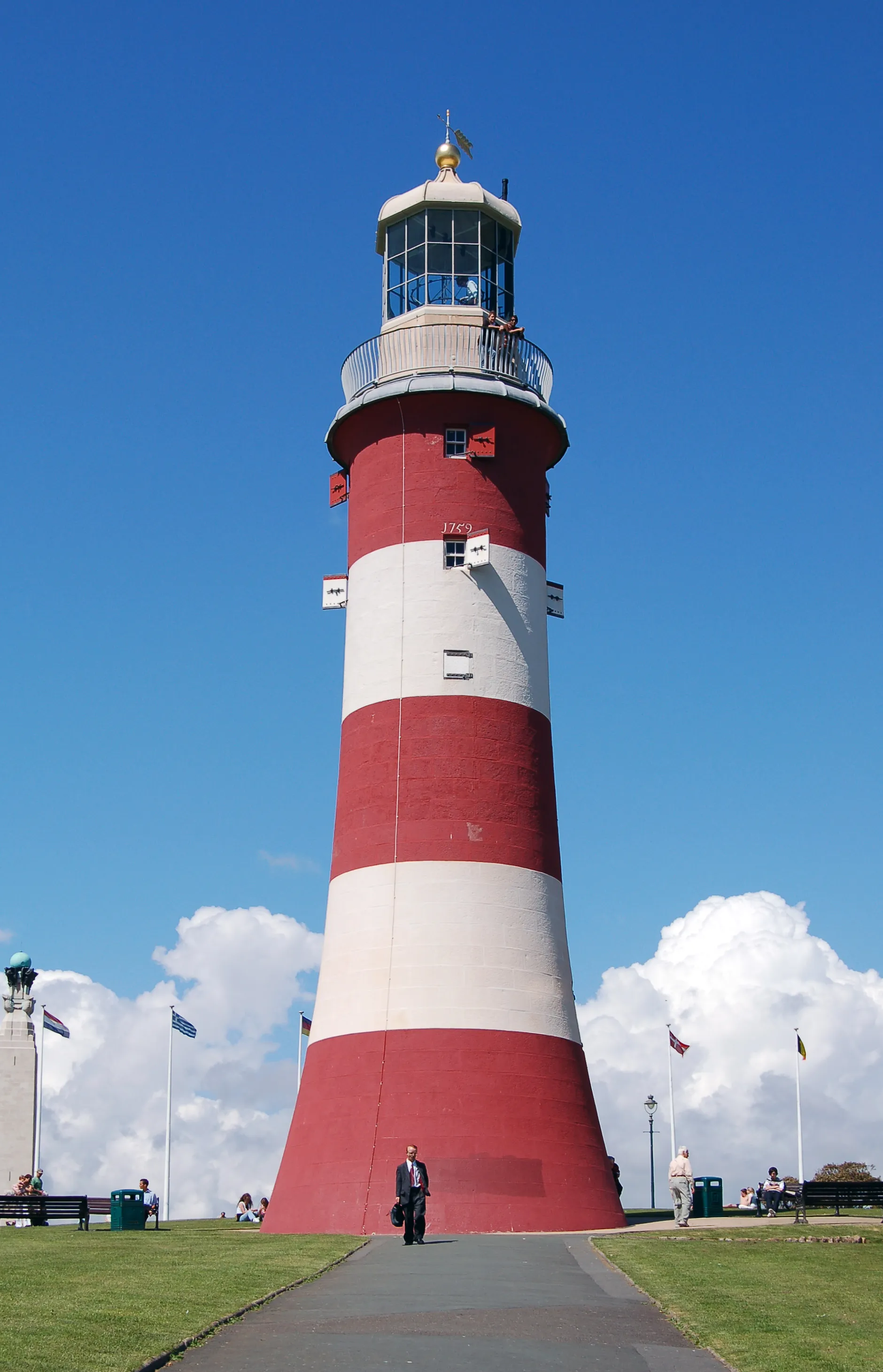 Photo showing: The southern side of Smeaton's Tower on Plymouth Hoe.