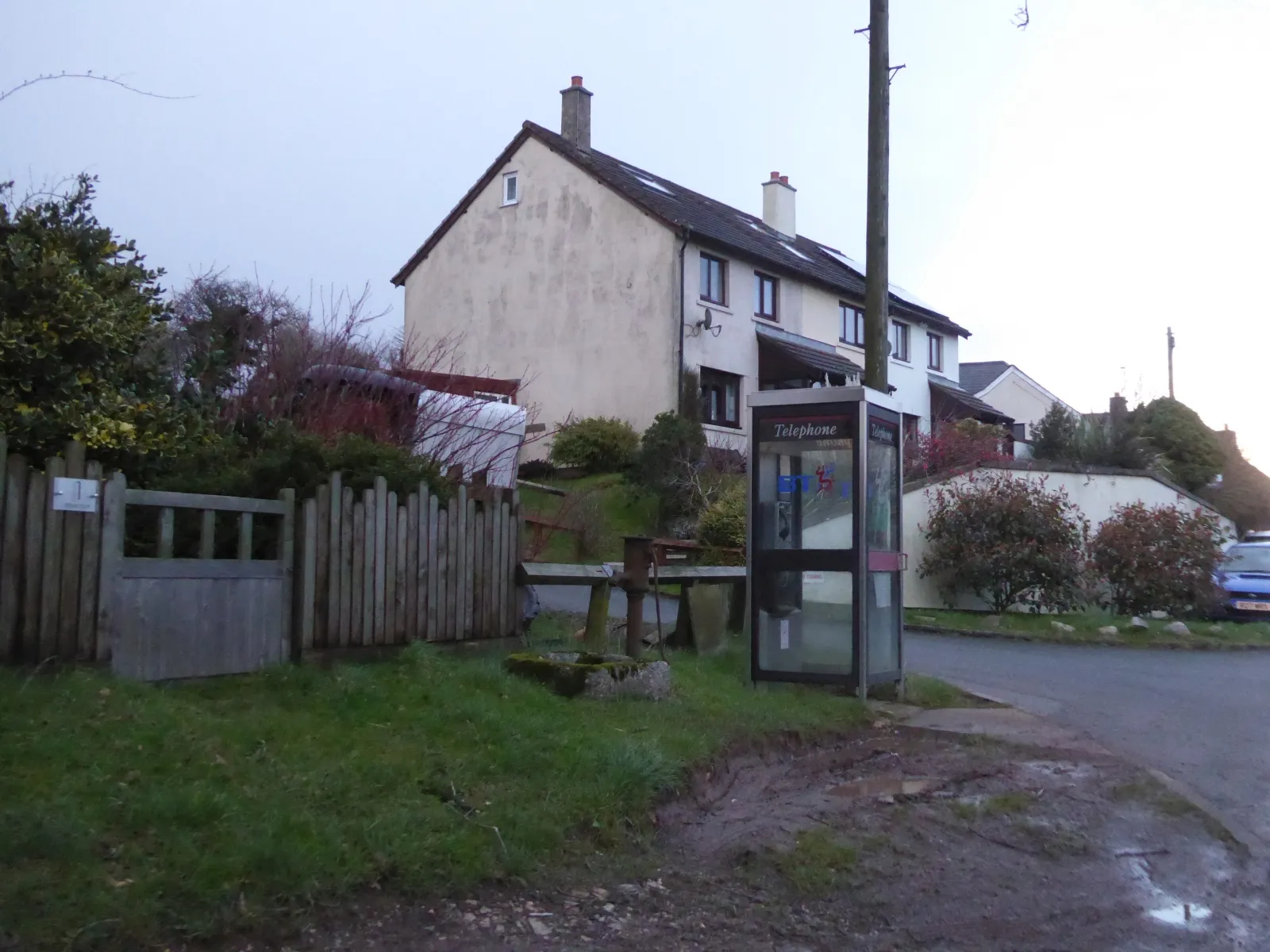 Photo showing: Pump and telephone box, Moreleigh