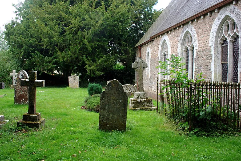 Photo showing: Venn Ottery Churchyard